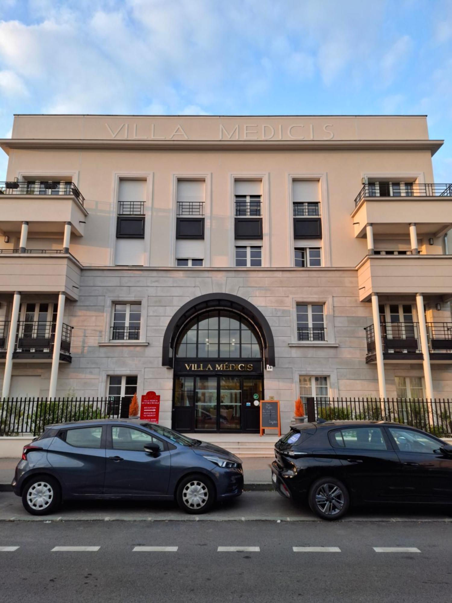 Villa Medicis Versailles Saint-Cyr-lʼÉcole Екстериор снимка